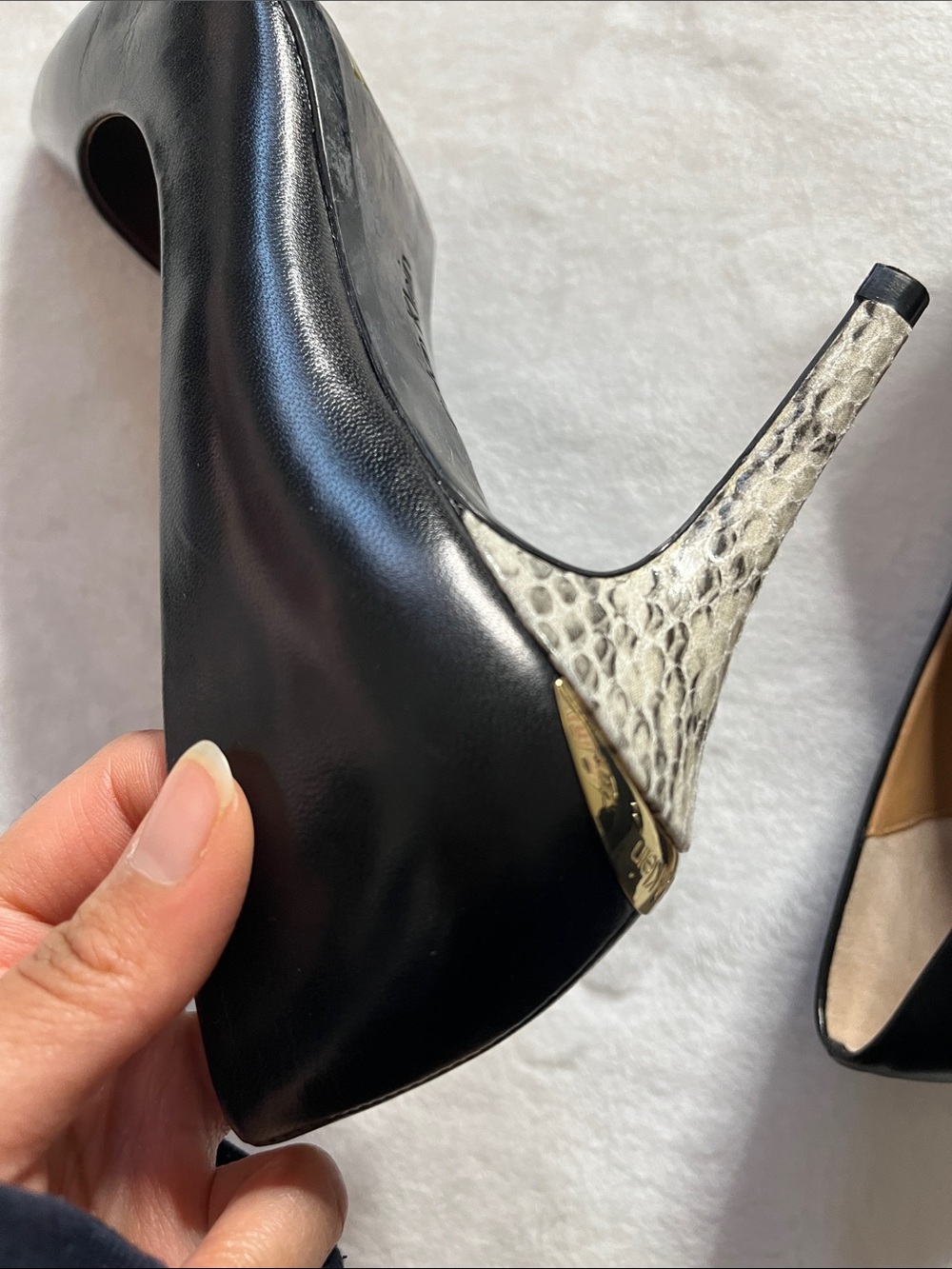Calvin Klein size 7 Stiletto Pumps w/ Textured Snake pattern heel - Picture 9 of 11
